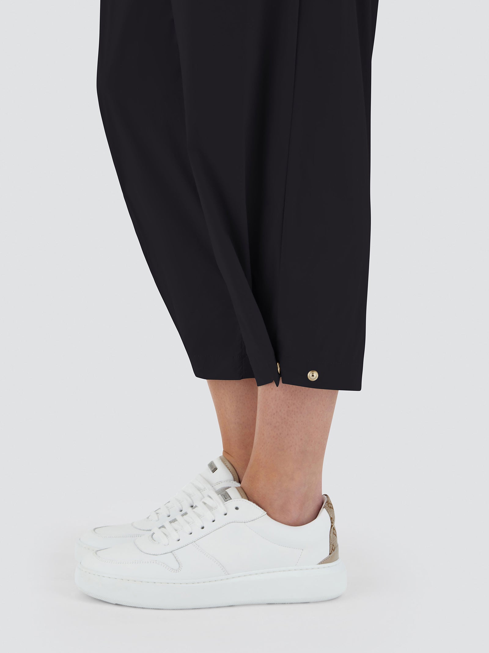 Pantaloni In Light Nylon Stretch-4