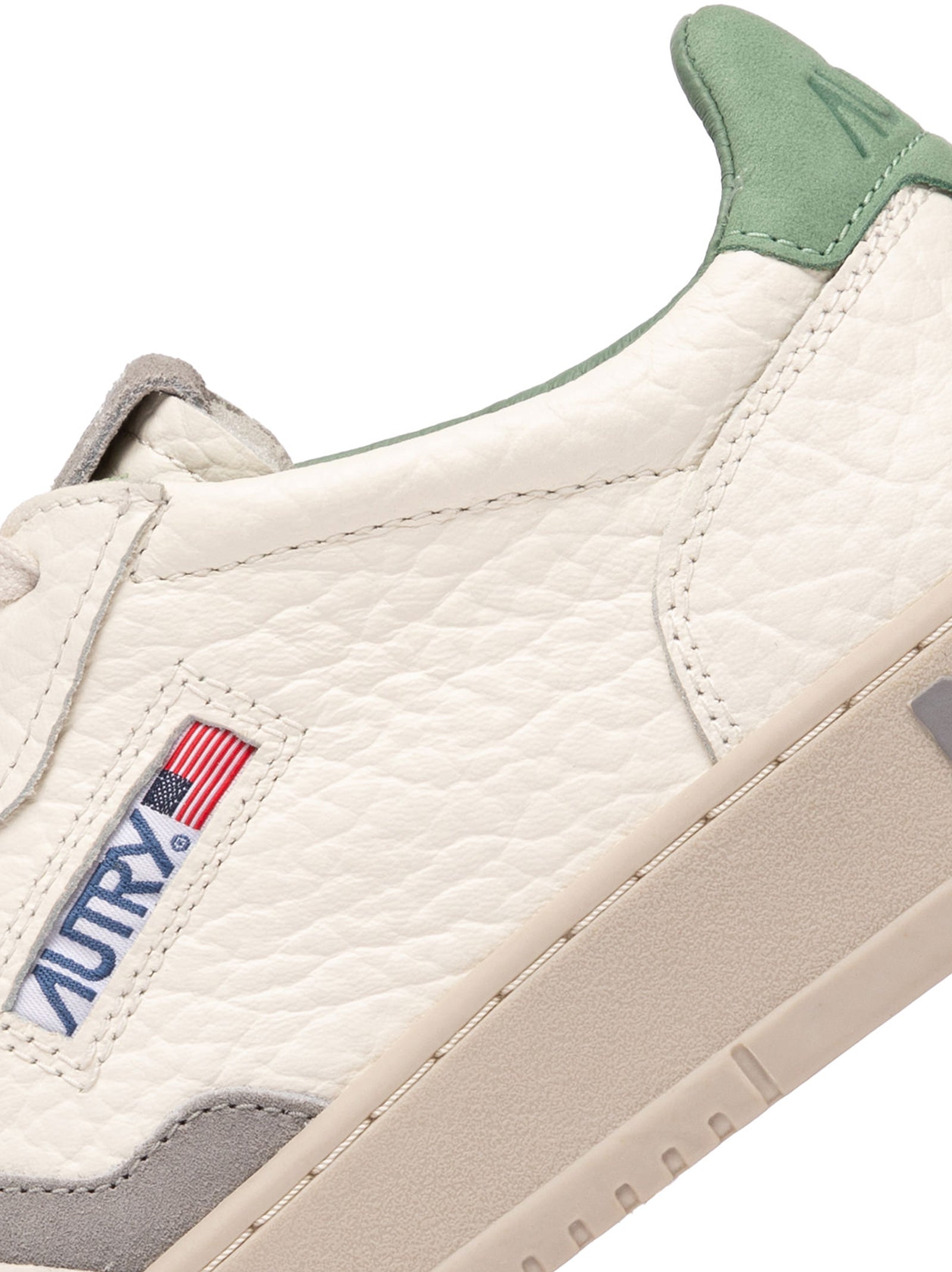 Autry Medalist Low Man Nabuk-4