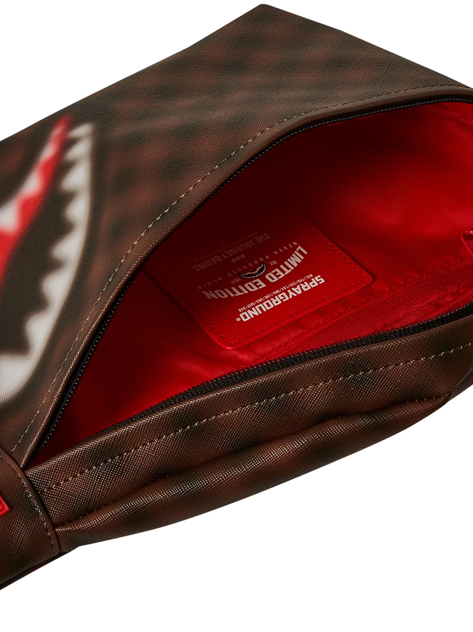 Marsupio Sharks In Paris Blur Savvy Crossbody-3