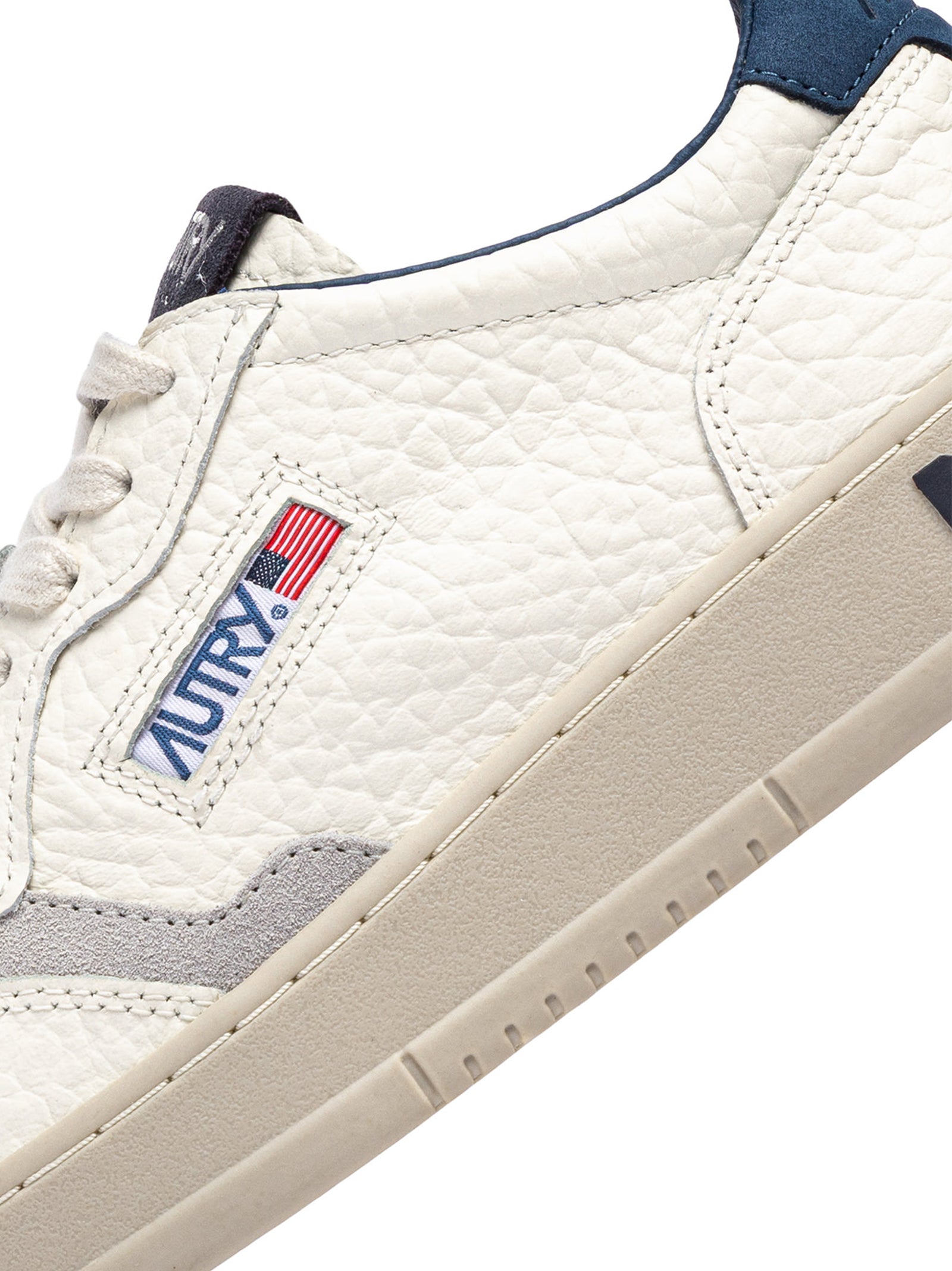 Autry Medalist Low Man Nabuk-4