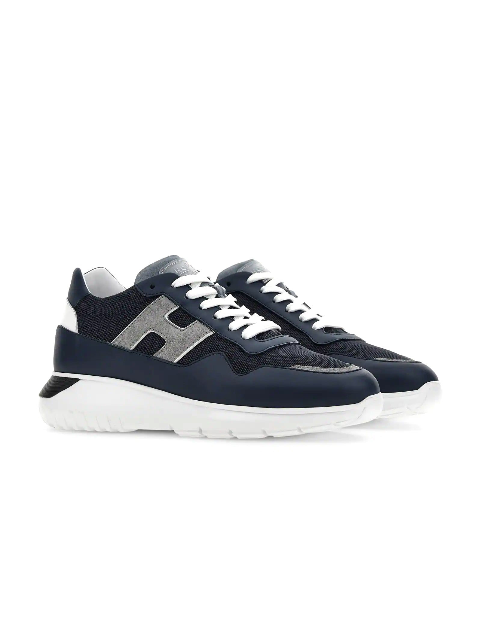 Sneakers Interactive-2