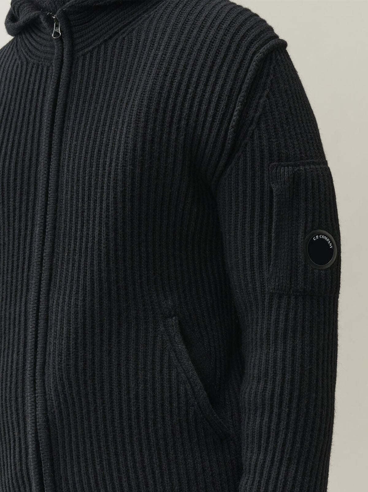 Cp Company Maglione Con Cappuccio In Lana D Agnello Con Zip E Lente Nero-4
